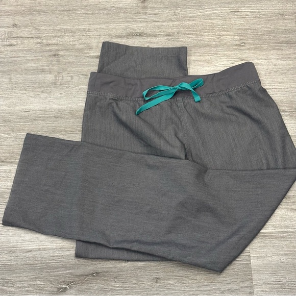 Figs Gray Technical Collection Pants scrubs size medium straight leg - Picture 11 of 11